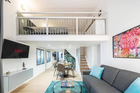 TV and multimedia, Living room, Seating area, Dining area