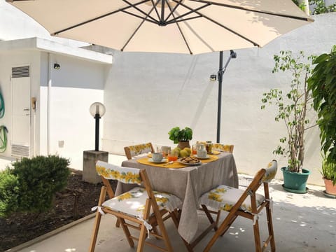 Patio, Garden, Dining area, Garden view