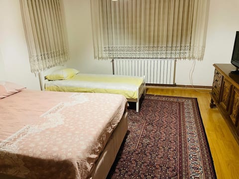 Bed, TV and multimedia, Bedroom, internet