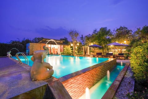 Swimming pool
