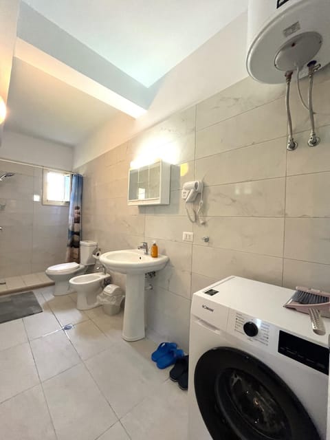 Bathroom, washing machine