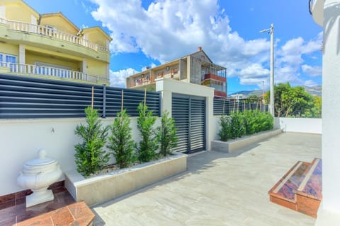 Property building, View (from property/room)