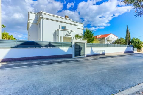 Property building, Neighbourhood, Street view