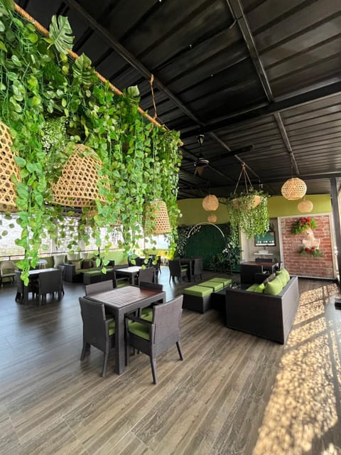 Patio, Restaurant/places to eat, Street view