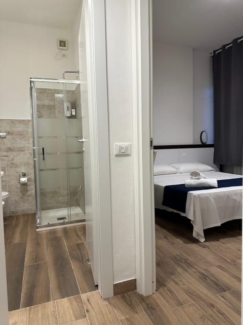 Shower, Bed, Bathroom, Photo of the whole room, Bedroom, towels
