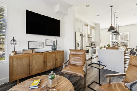 Communal lounge/ TV room, TV and multimedia, Living room, Seating area