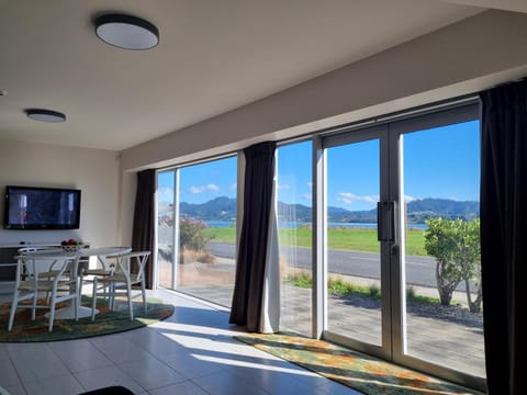 TV and multimedia, Dining area, Sea view