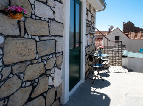 Patio, Day, Balcony/Terrace