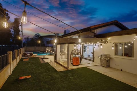 HUGE Golf course Family home-FREE Heated Pool-Theater-Gym House in Tempe