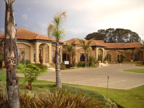 Facade/entrance, View (from property/room)
