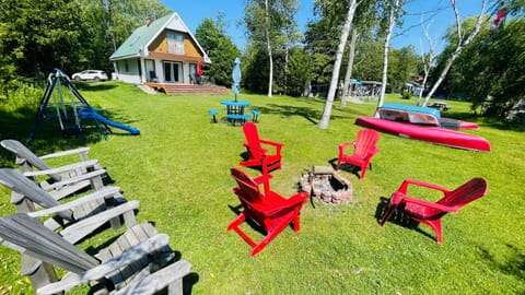 Property building, Day, Natural landscape, Summer, Seating area, sunbed