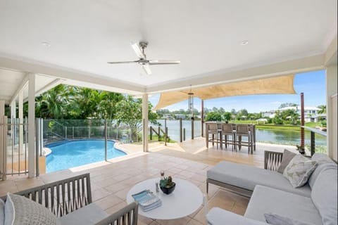 Patio, Lake view, Swimming pool, sunbed
