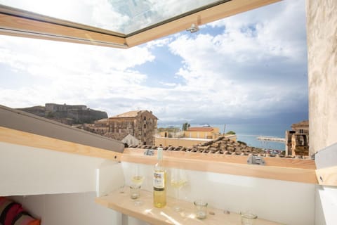 Nearby landmark, View (from property/room), Seating area, Landmark view, Sea view