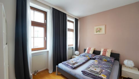 Bed, Bedroom, internet