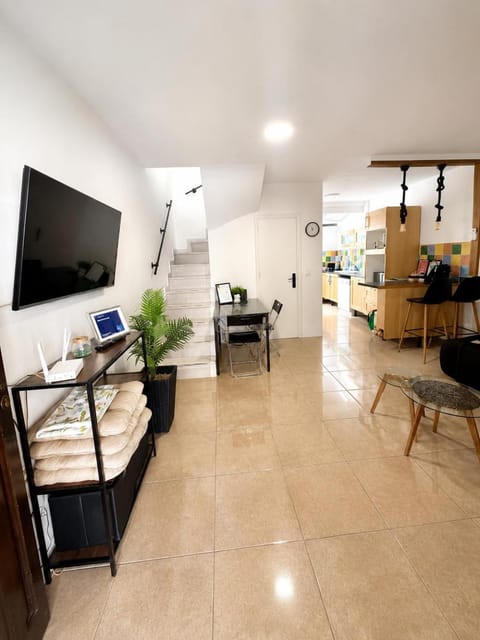 Toilet, TV and multimedia, Kitchen or kitchenette, Living room, Dining area, Logo/Certificate/Sign, Certificate/Award, internet