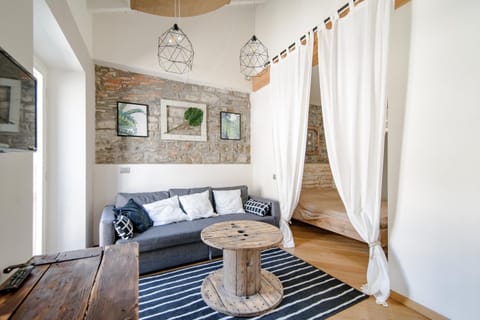 Bed, Living room, Photo of the whole room, Seating area, Bedroom
