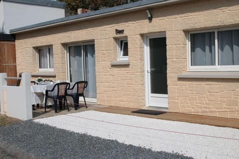 Patio, Dining area, Parking