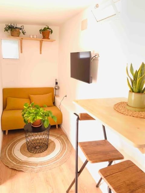 Communal lounge/ TV room, TV and multimedia, Living room, Seating area, Evening entertainment
