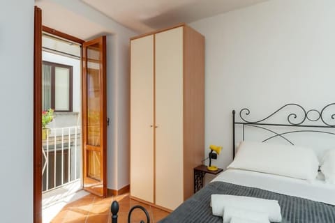 Bed, Bedroom, towels, wardrobe