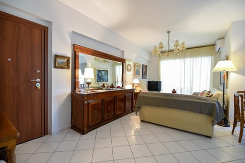 Facade/entrance, TV and multimedia, Living room