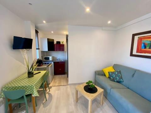 TV and multimedia, Kitchen or kitchenette, Living room, Dining area, minibar