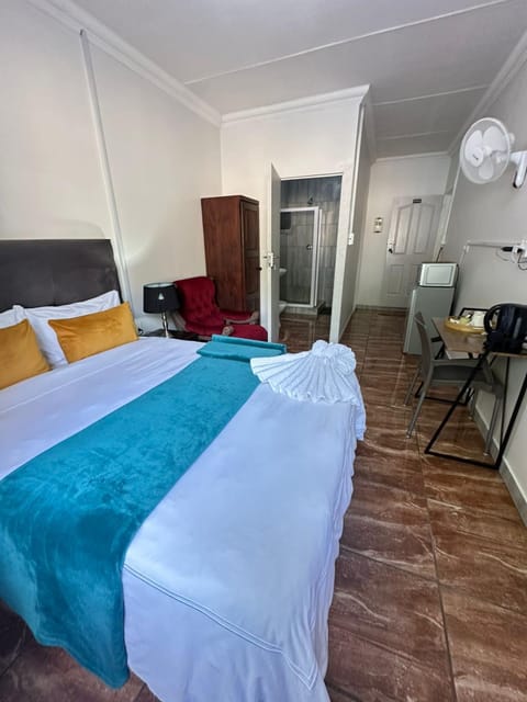 Bed, TV and multimedia, Photo of the whole room, Bedroom, minibar, wardrobe
