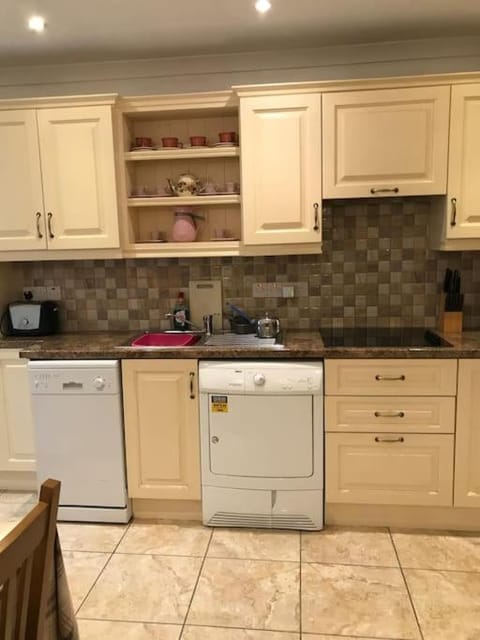 Kitchen or kitchenette, dishwasher, minibar, pet friendly, stove, toaster
