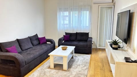 TV and multimedia, Living room, Seating area, air conditioner