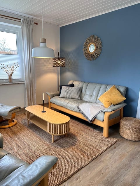 Living room, Photo of the whole room, Seating area
