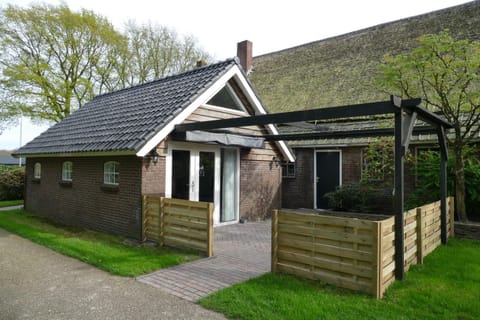 Property building, Garden, Balcony/Terrace