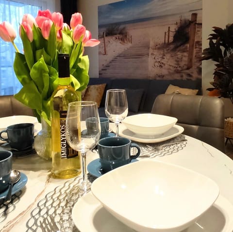 Living room, Dining area