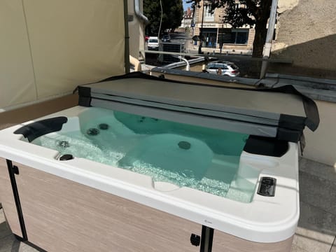 Hot Tub, Spa and wellness centre/facilities