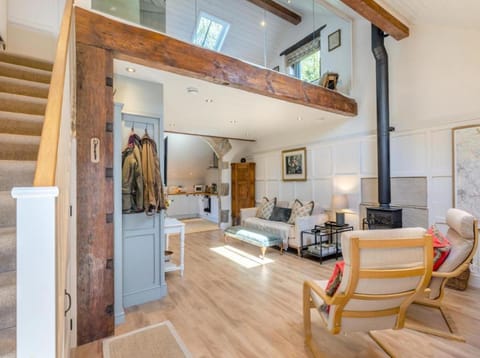 Kitchen or kitchenette, Living room, Seating area