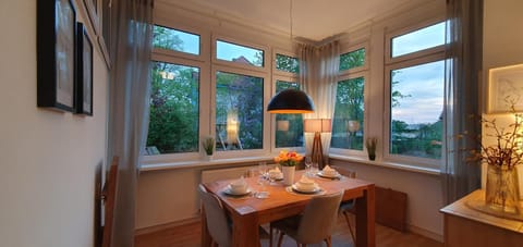 View (from property/room), Seating area, Dining area