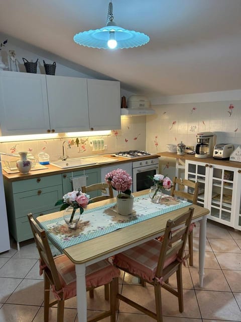 Breakfast, dishwasher, pet friendly, toaster