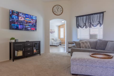 Comfy House Private Backyard with Pool BBQ Citrus House in Sun City Grand