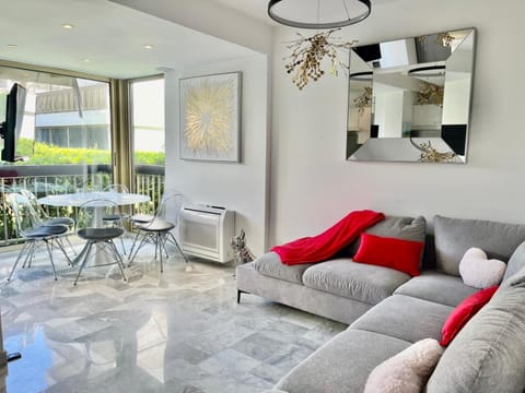 APPARTEMENT MODERNE Résidence LUXE MANDELIEU CANNES PLAGE PRIVÉE PISCINE TENNIS CASINO RESTO Apartment in Mandelieu-La Napoule