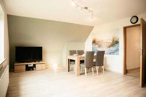 Communal lounge/ TV room, TV and multimedia, Seating area, Evening entertainment