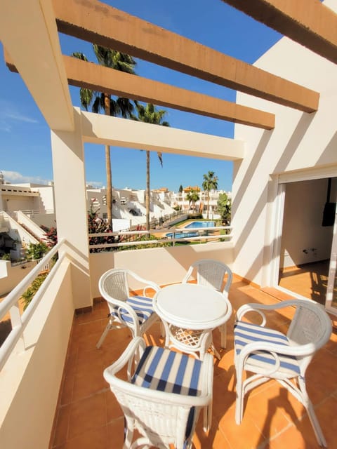 Balcony/Terrace, Dining area, Pool view