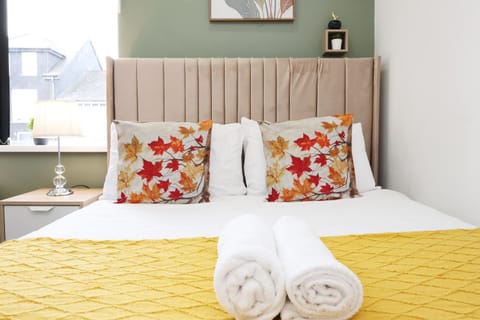 Bed, Photo of the whole room, towels