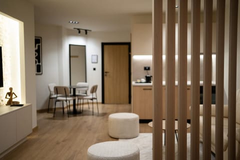 Seating area, Dining area