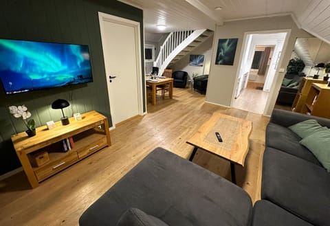 TV and multimedia, Photo of the whole room, Seating area