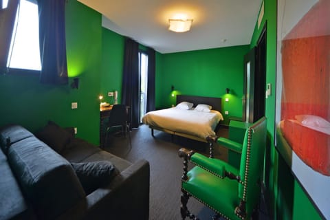 Shower, Bed, Photo of the whole room, Bath