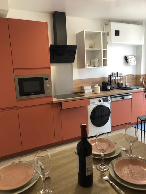 Kitchen or kitchenette, Dining area, dishwasher, oven, pet friendly, stove, toaster