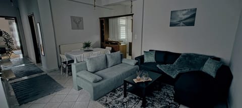 Living room, Photo of the whole room, Seating area, Dining area