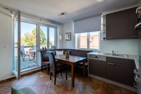 Balcony/Terrace, Kitchen or kitchenette, Seating area