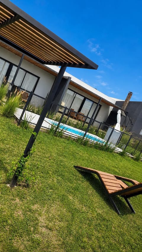 Property building, Spring, Day, Natural landscape, Garden, Garden view, Pool view, Swimming pool, sunbed