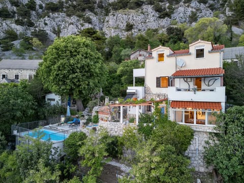 Property building, Spring, Natural landscape, Mountain view, Pool view, Swimming pool
