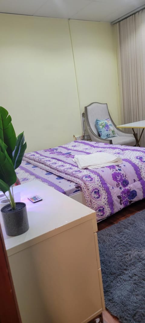 Bed, Photo of the whole room, Seating area, Bedroom