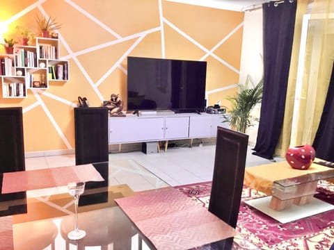 Communal lounge/ TV room, TV and multimedia, Living room, Seating area